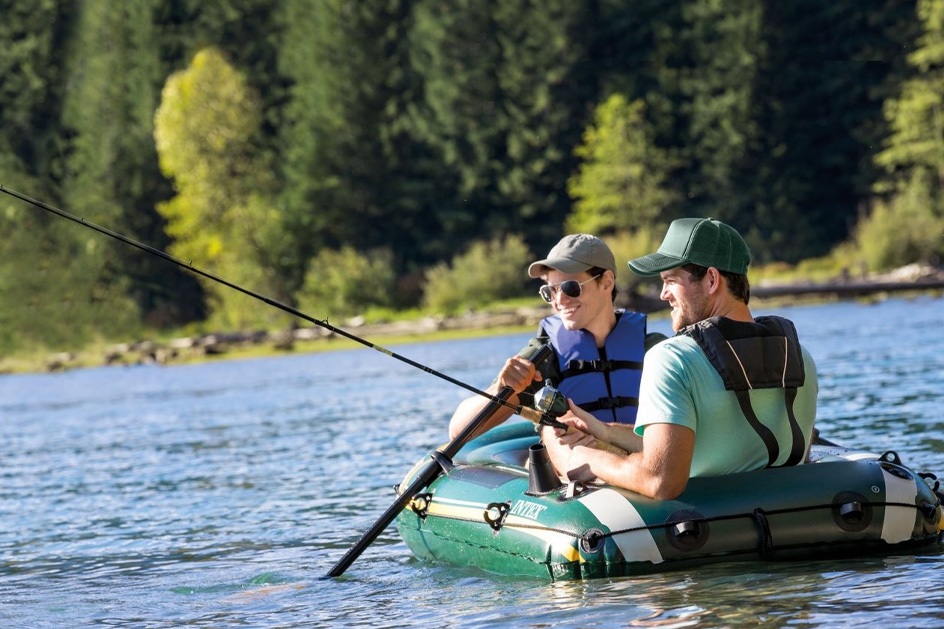 قایق بادی مخصوص ماهیگیری در رودخانه